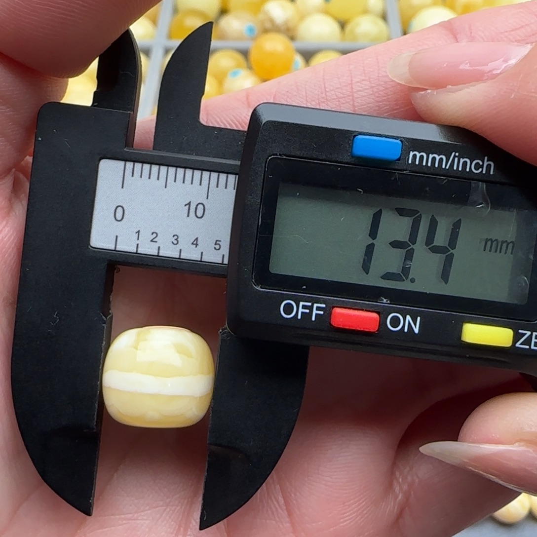 大***呵蜜蜡未镶嵌裸石微瑕老型