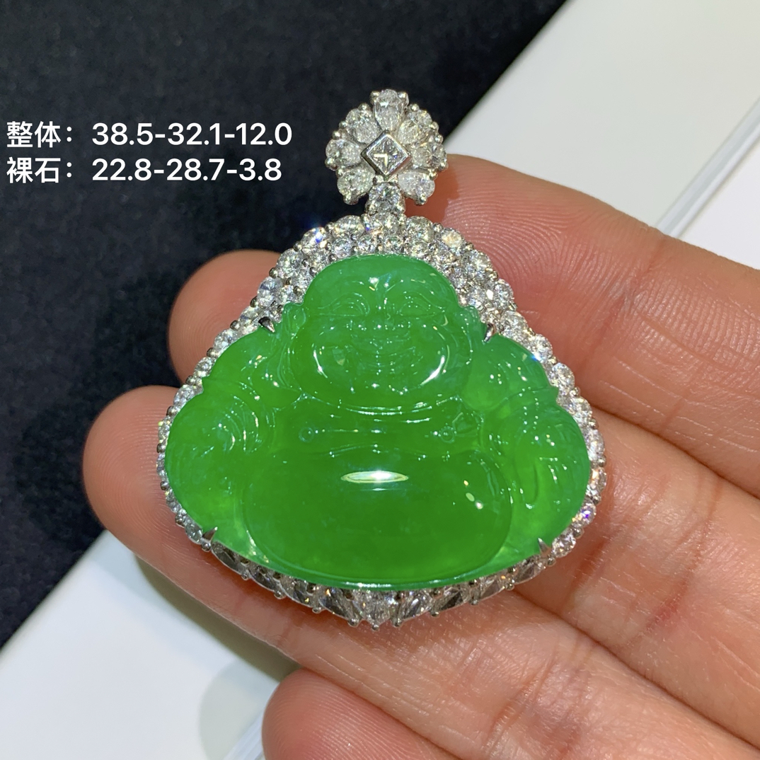 满绿辣阳绿佛公翡翠吊坠