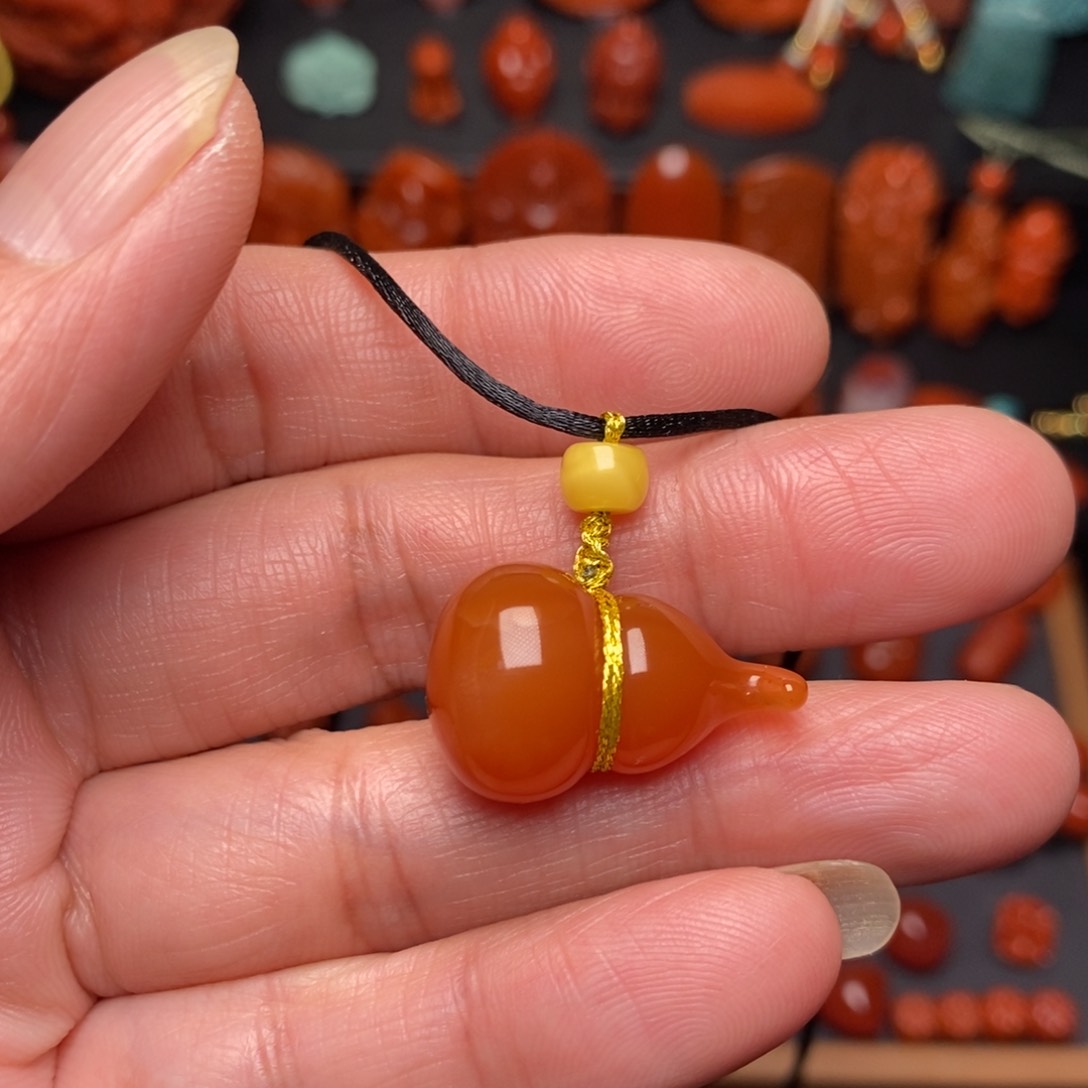 南红玛瑙吊坠未镶嵌疯*疯