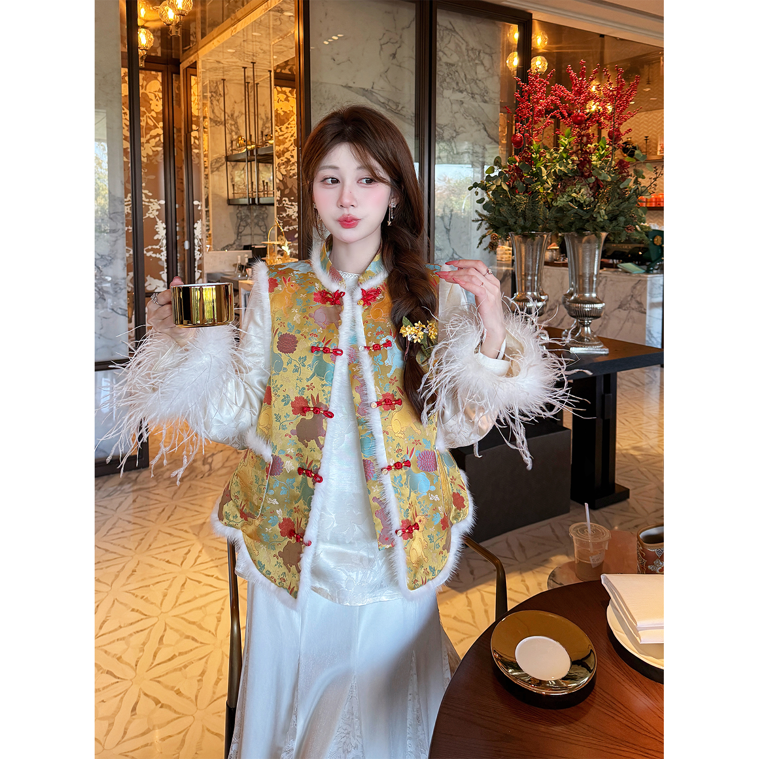 盈瓷品质｜兔兔映雪 国风提花冬女环保毛毛马甲外套 25FW1132