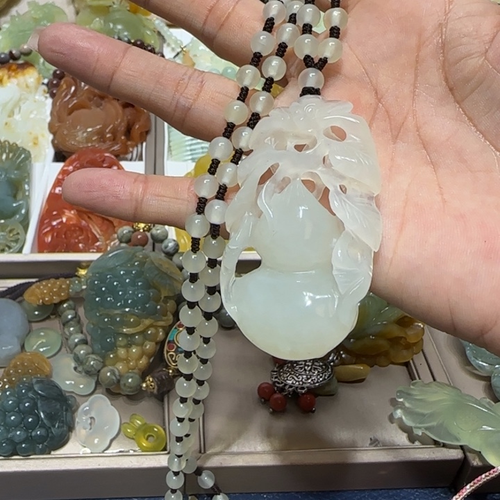 蛇纹石玉吊坠未镶嵌