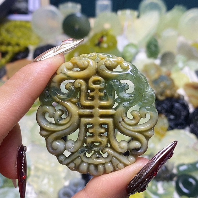 【闪购商品】蛇纹石玉颈饰未镶嵌