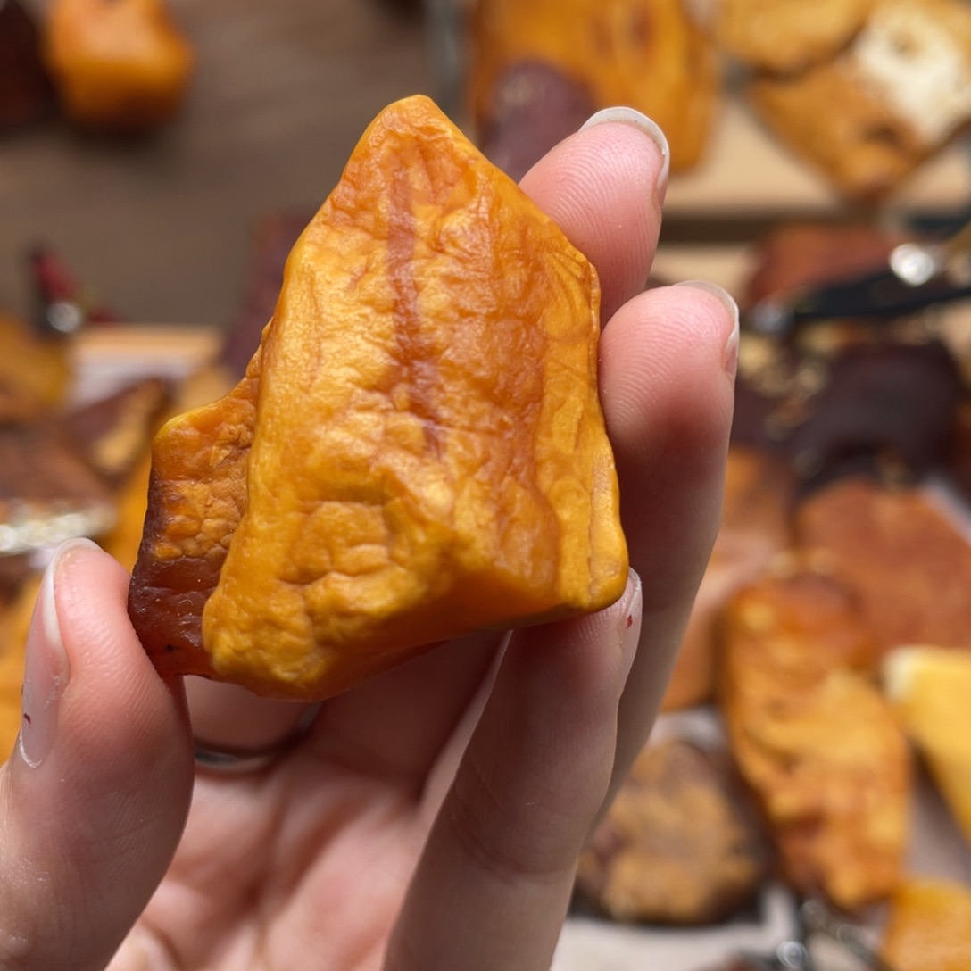 琥珀未镶嵌珠宝奇石