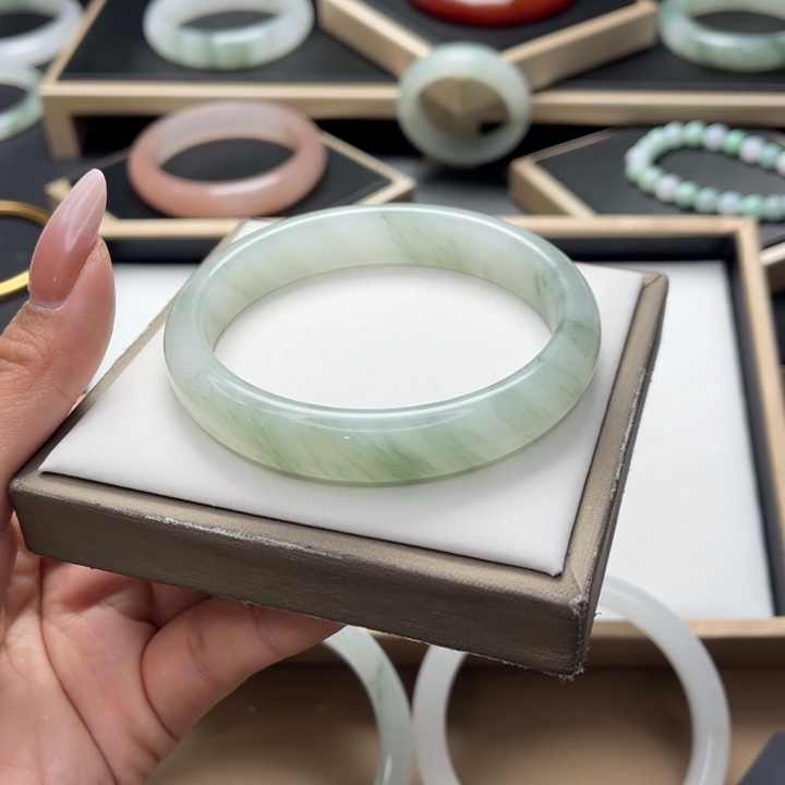 石英质玉手镯未镶嵌心**声