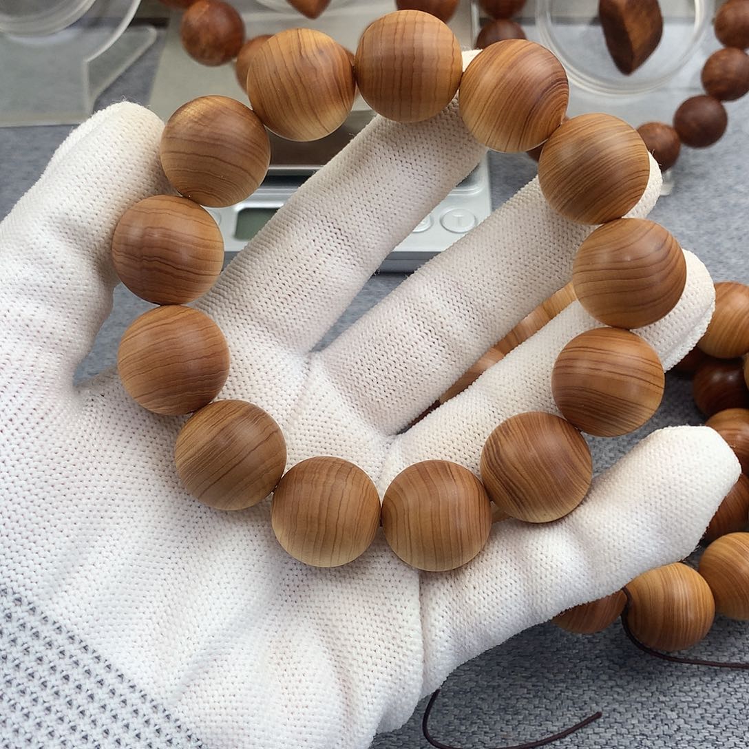 小***朵无事牌柏木1.8黄金底黑油