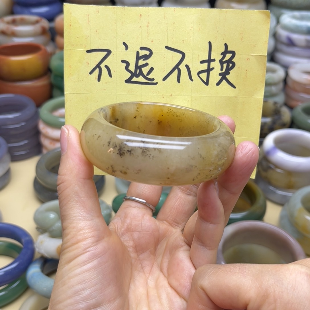 石英质玉手镯未镶嵌