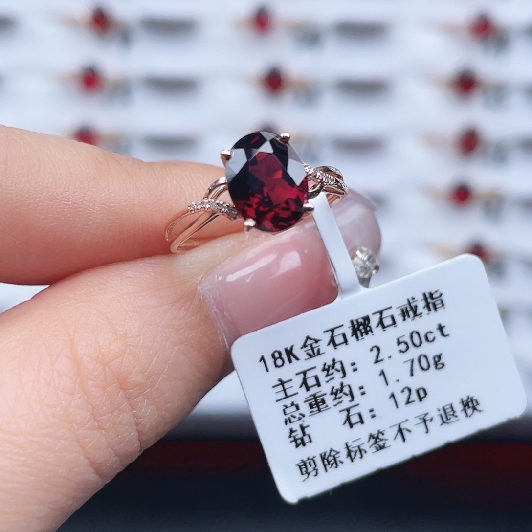 18K金镶嵌戒指石榴石