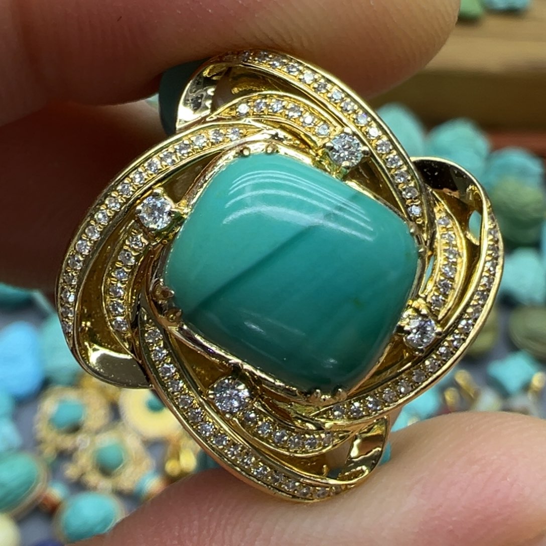 绿松石颈饰18K金镶嵌