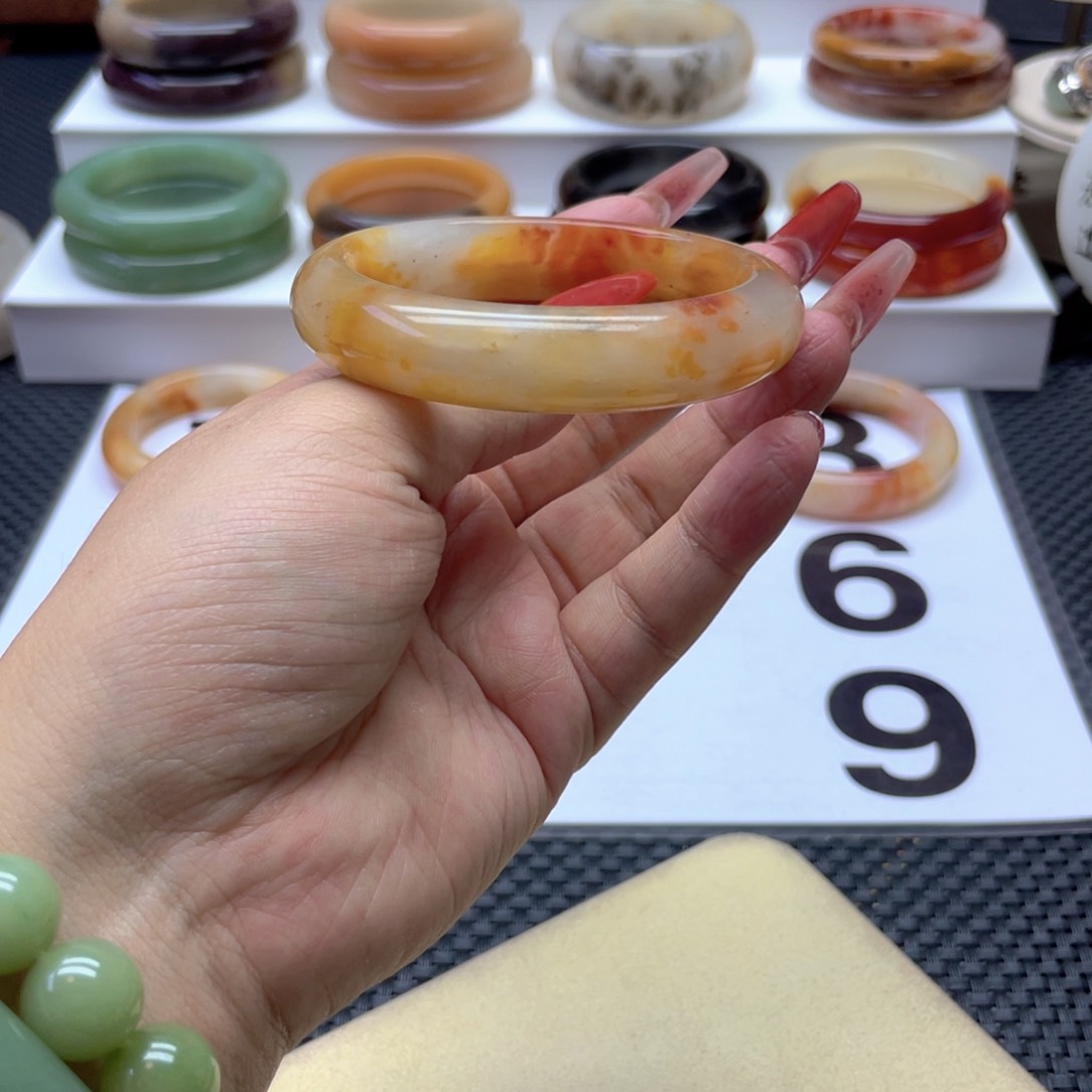 石英质玉手镯未镶嵌槿*