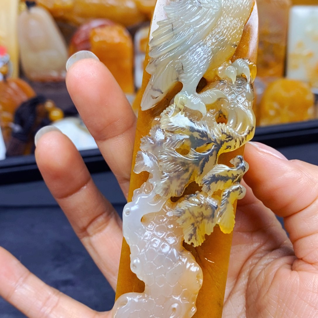 石英质玉（黄龙玉）颈饰未镶嵌