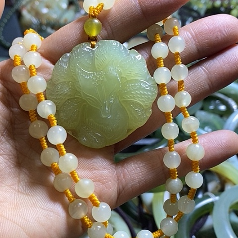 岫玉颈饰未镶嵌挂件