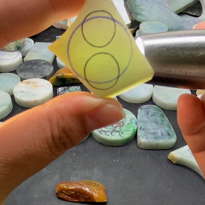 翡翠配石天然缅甸翡翠玉石