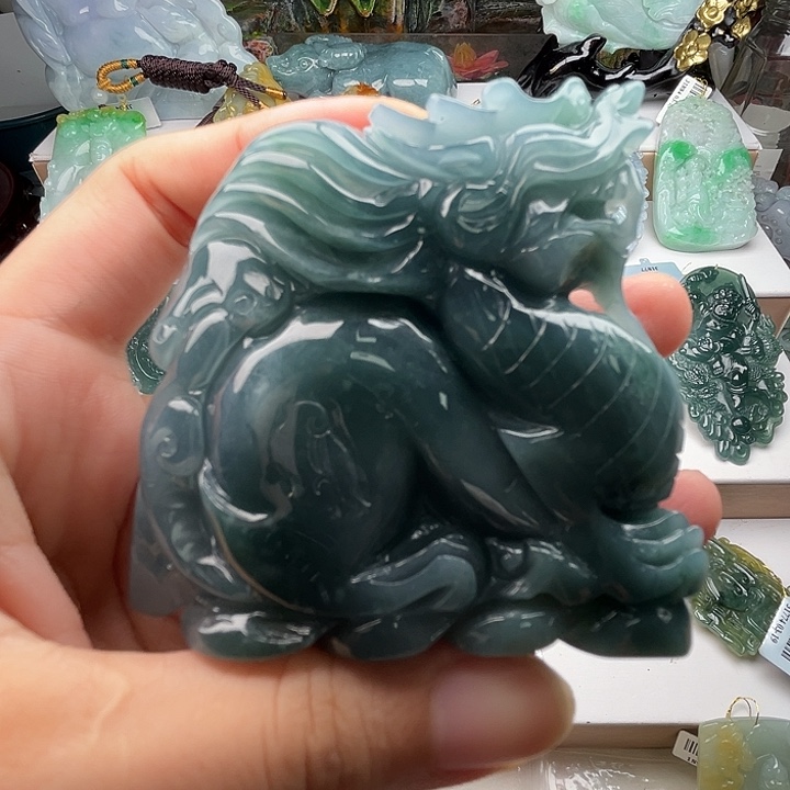 翡翠未镶嵌颈饰摆件