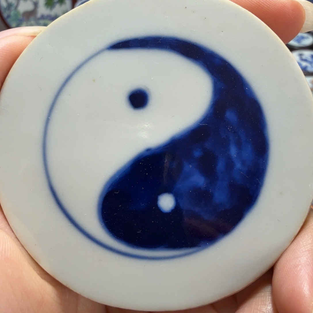 摆件青花瓷片一个