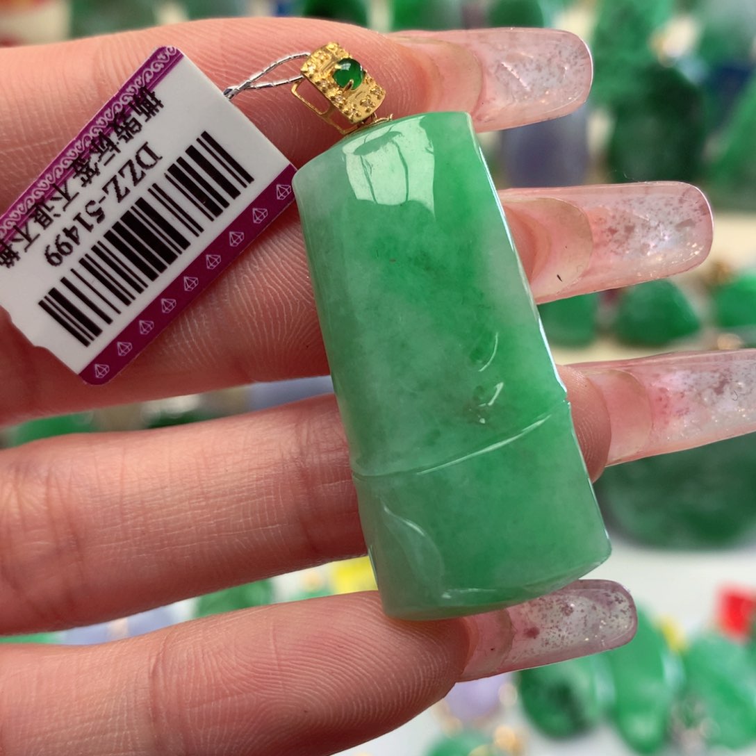 翡翠颈饰18K金镶嵌翡翠