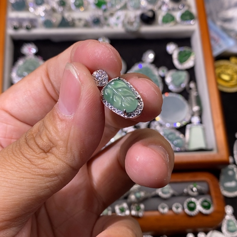 【闪购商品】翡翠颈饰未镶嵌天然