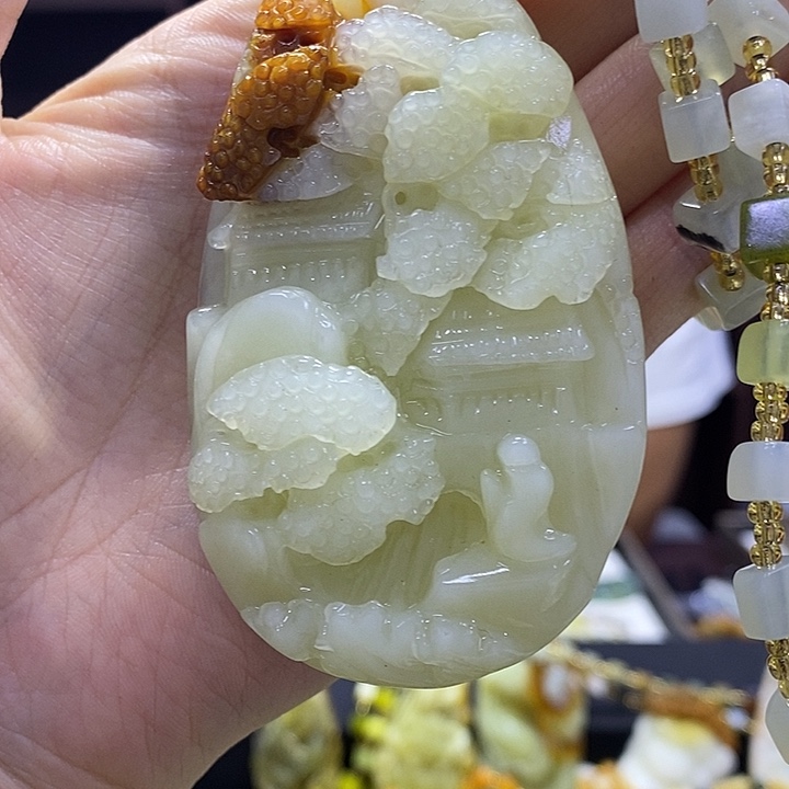 蛇纹石玉未镶嵌颈饰