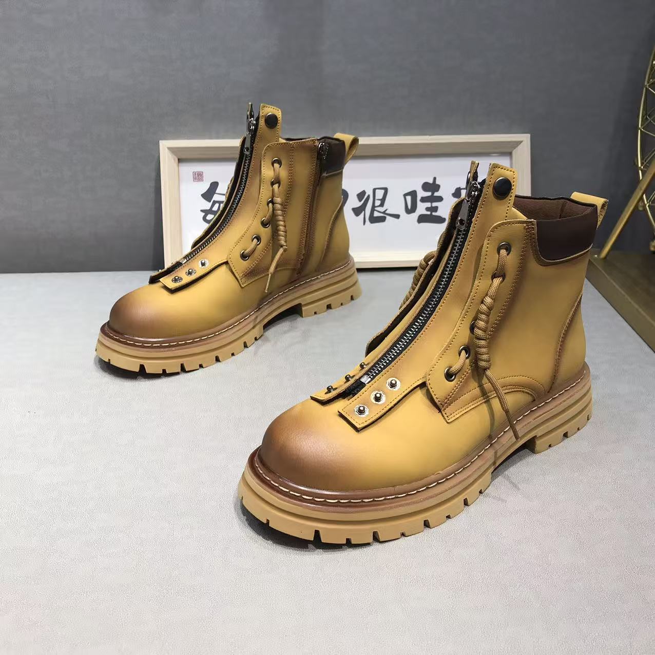 男士马丁靴秋冬季高帮英伦风厚底防滑时尚多巴胺百搭休闲工装靴