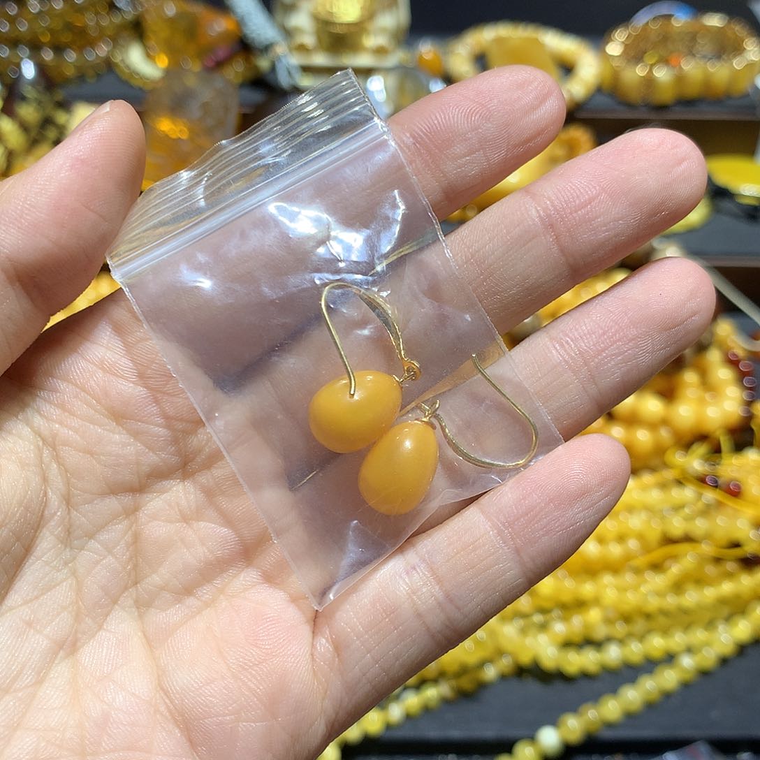未镶嵌琥珀珠宝奇石V****_