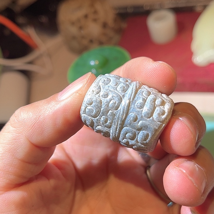 一个刻字勒子。手工