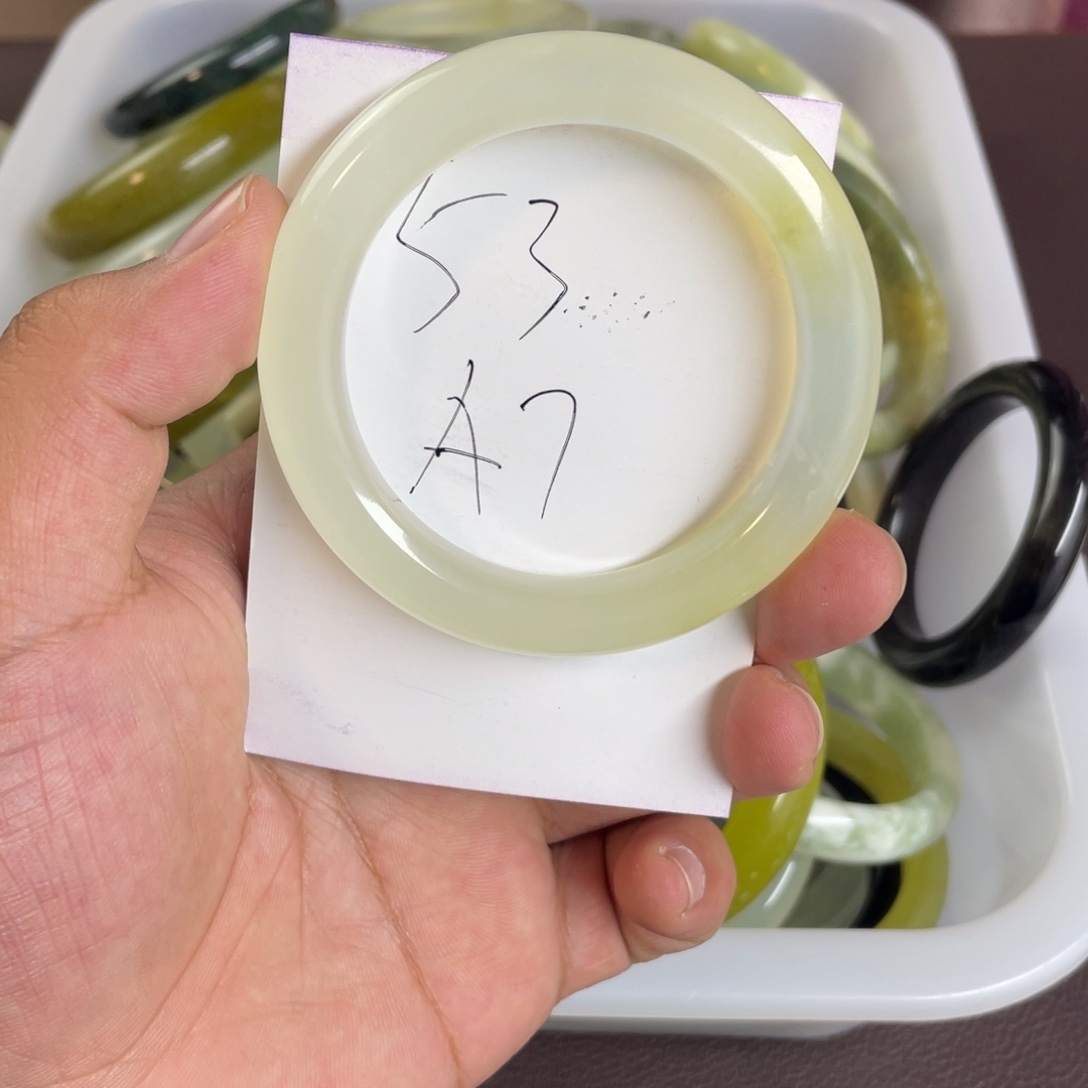 蛇纹石玉未镶嵌手镯