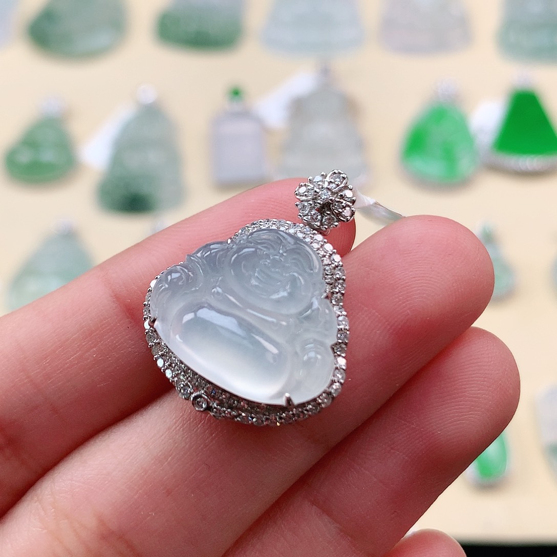 翡翠18K金镶嵌颈饰佛公