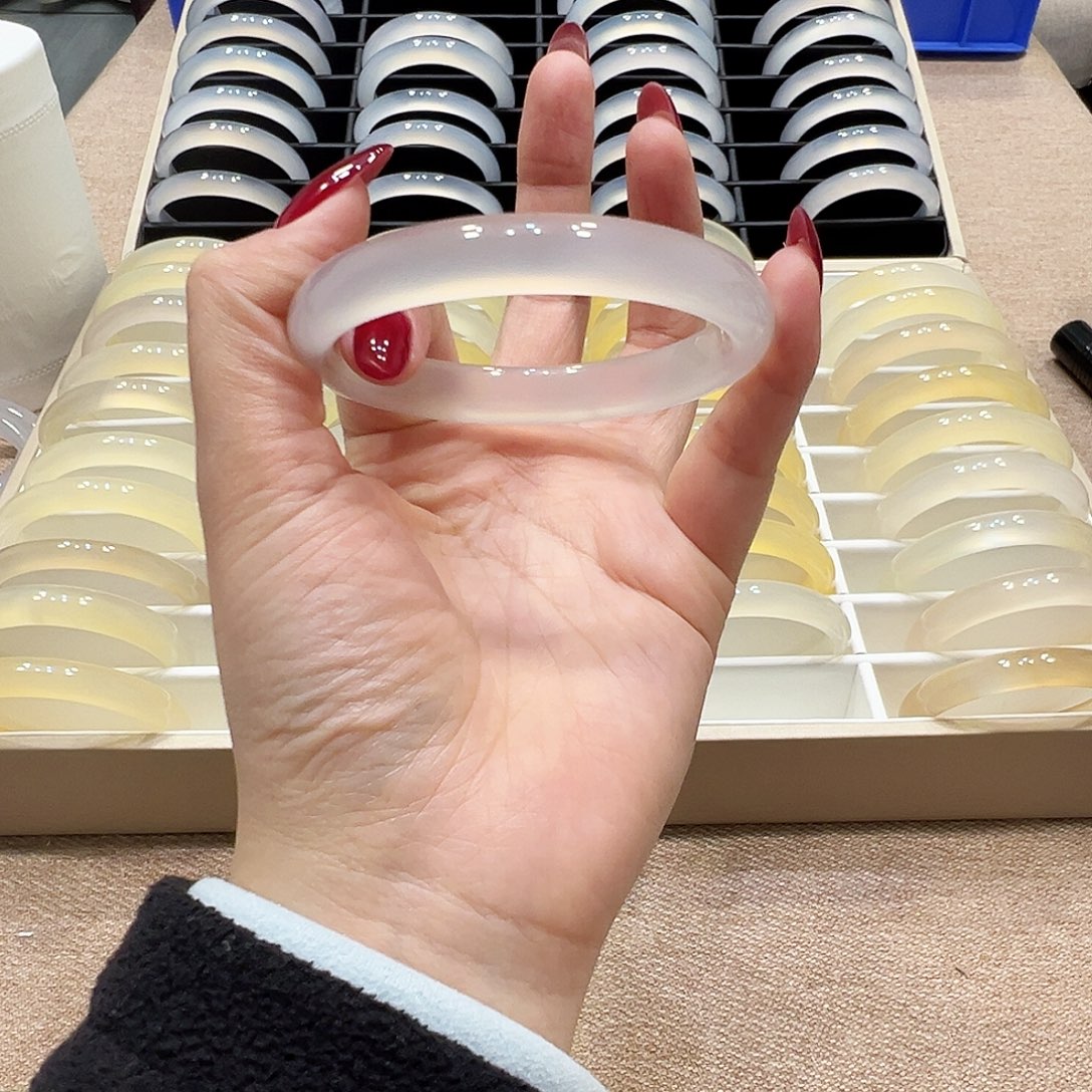 許***安玛瑙/玉髓未镶嵌手镯