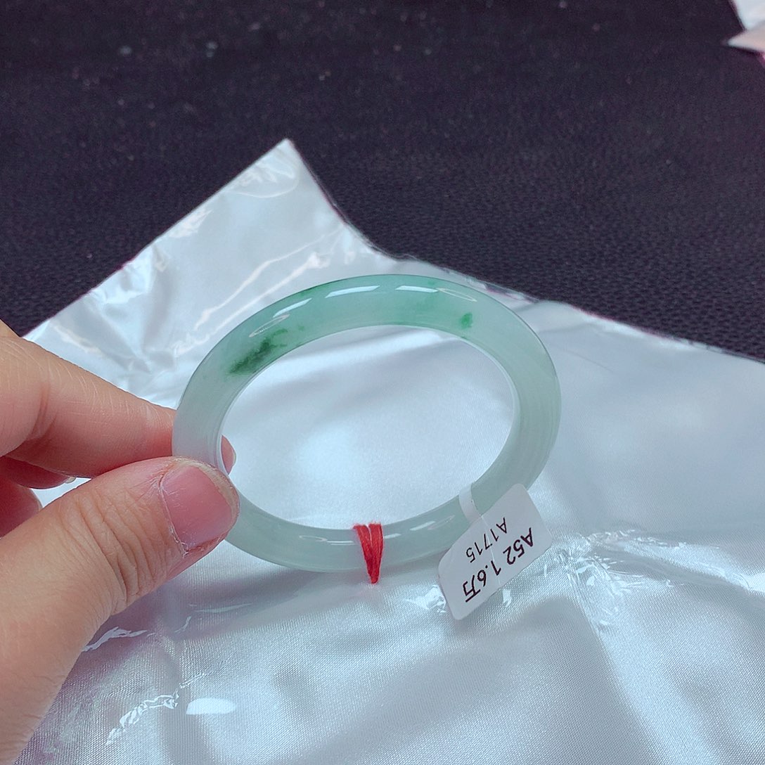 翡翠手镯（圆镯）未镶嵌手镯52 