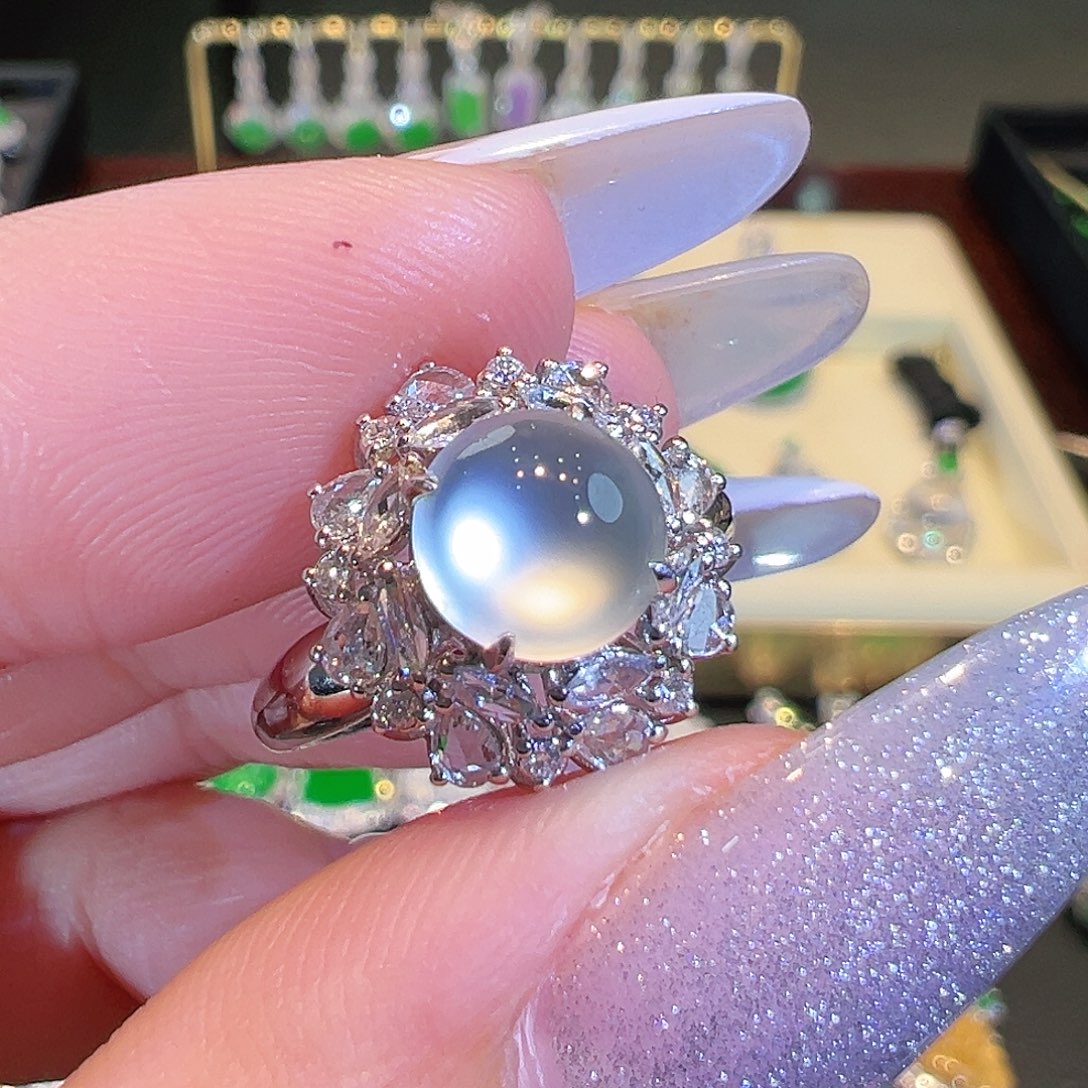 翡翠戒指18K金镶嵌翡翠