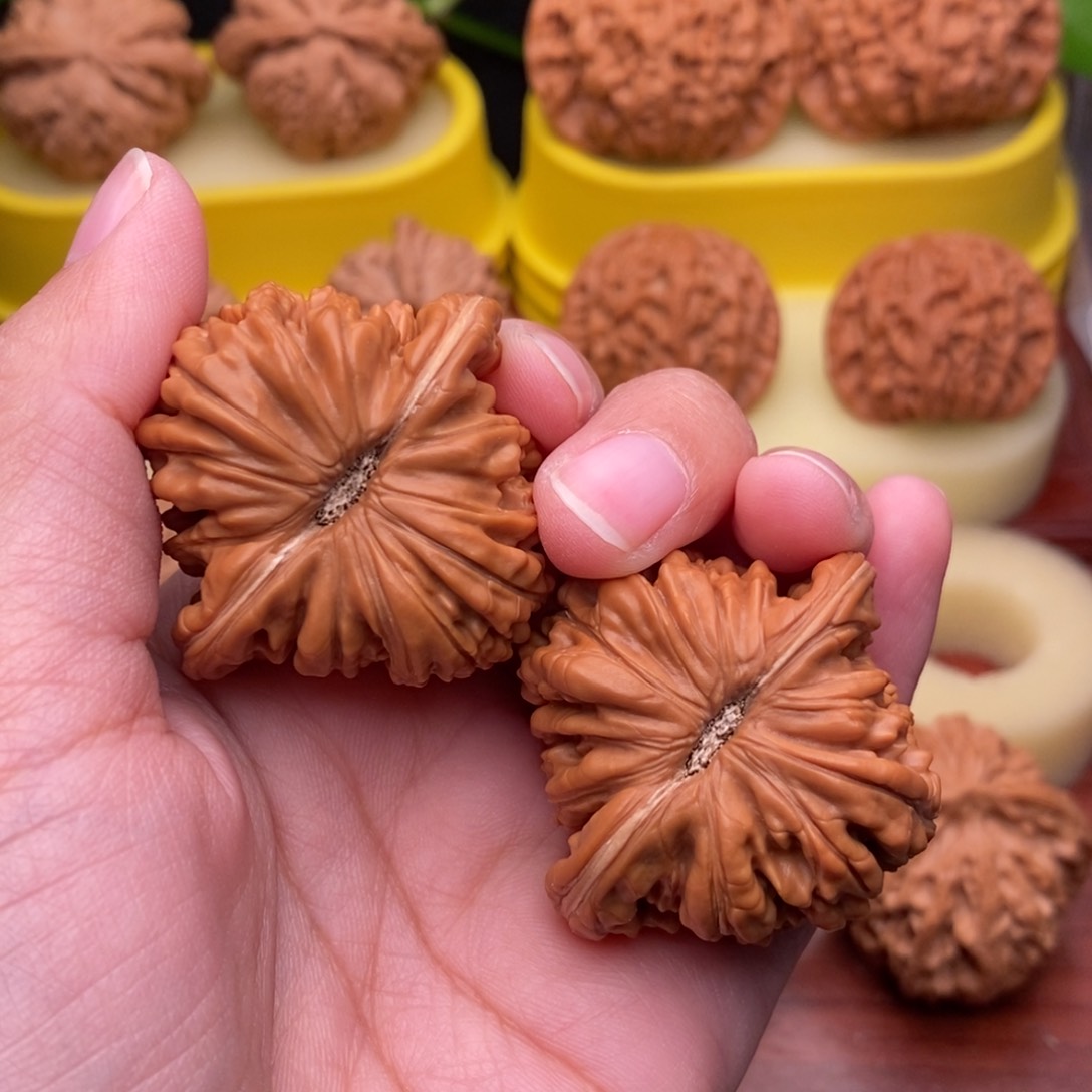 把件文玩核桃p*u41老树红皮四座楼“漏”