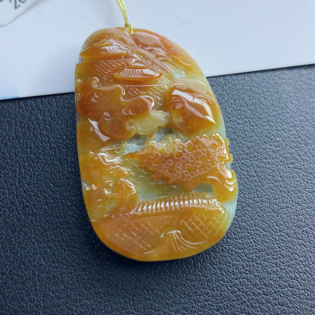 翡翠颈饰未镶嵌山水