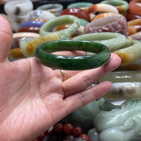 石英岩玉未镶嵌手镯