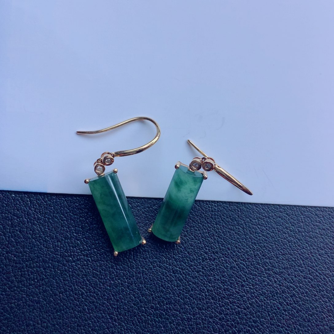 翡翠未镶嵌颈饰耳勾