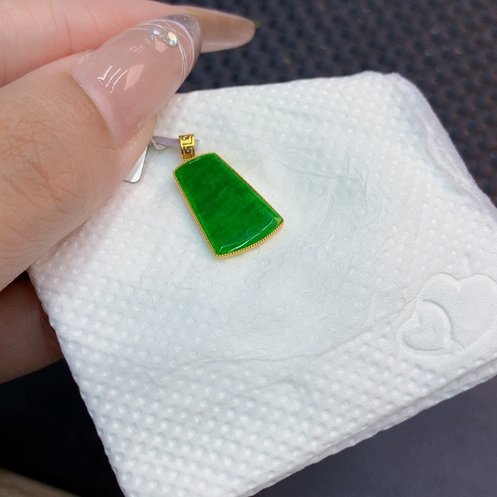 颈饰18K金镶嵌翡翠天然翡翠
