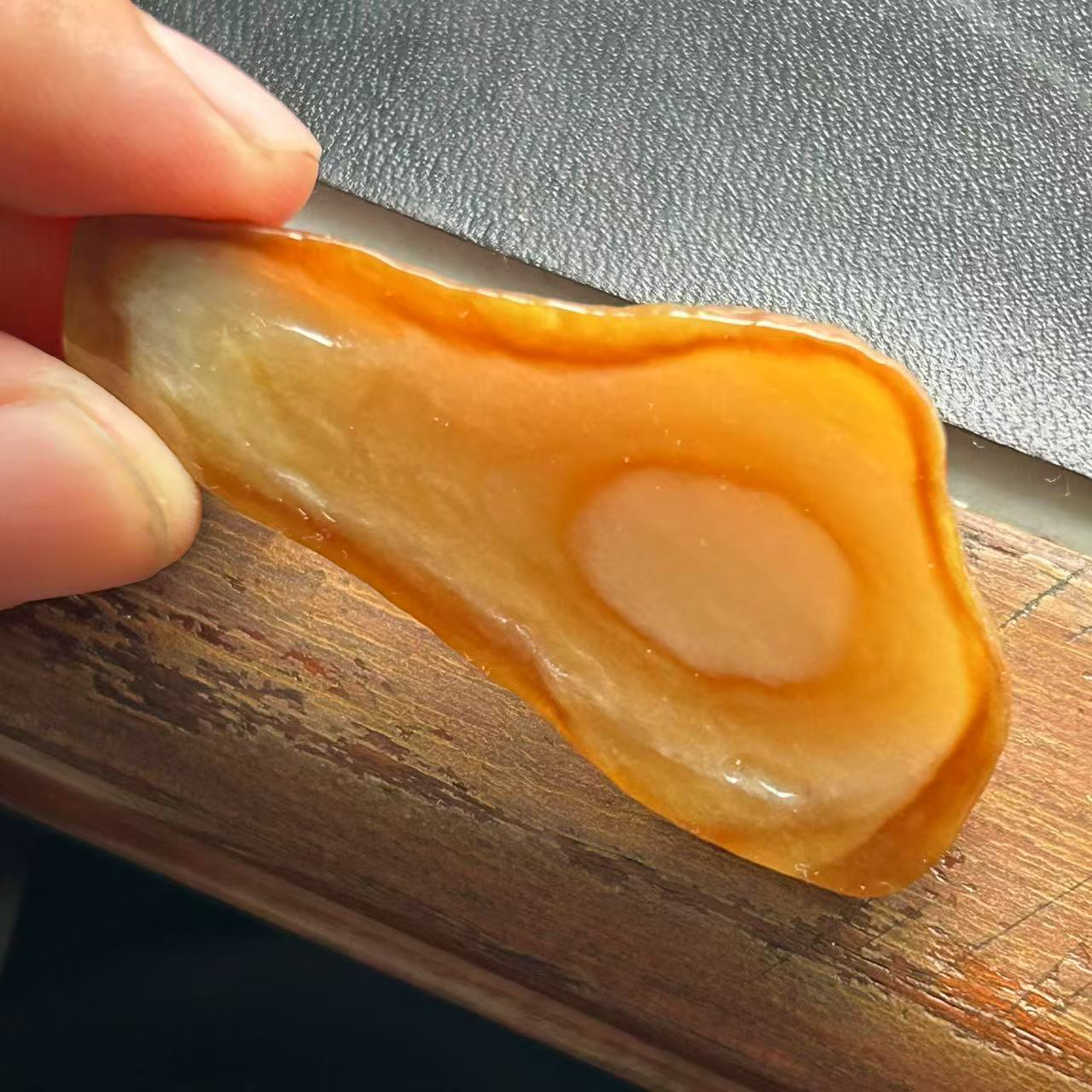 天然缅A翡翠天然红黄翡油性足特色雕刻吊坠料53-24-9mm