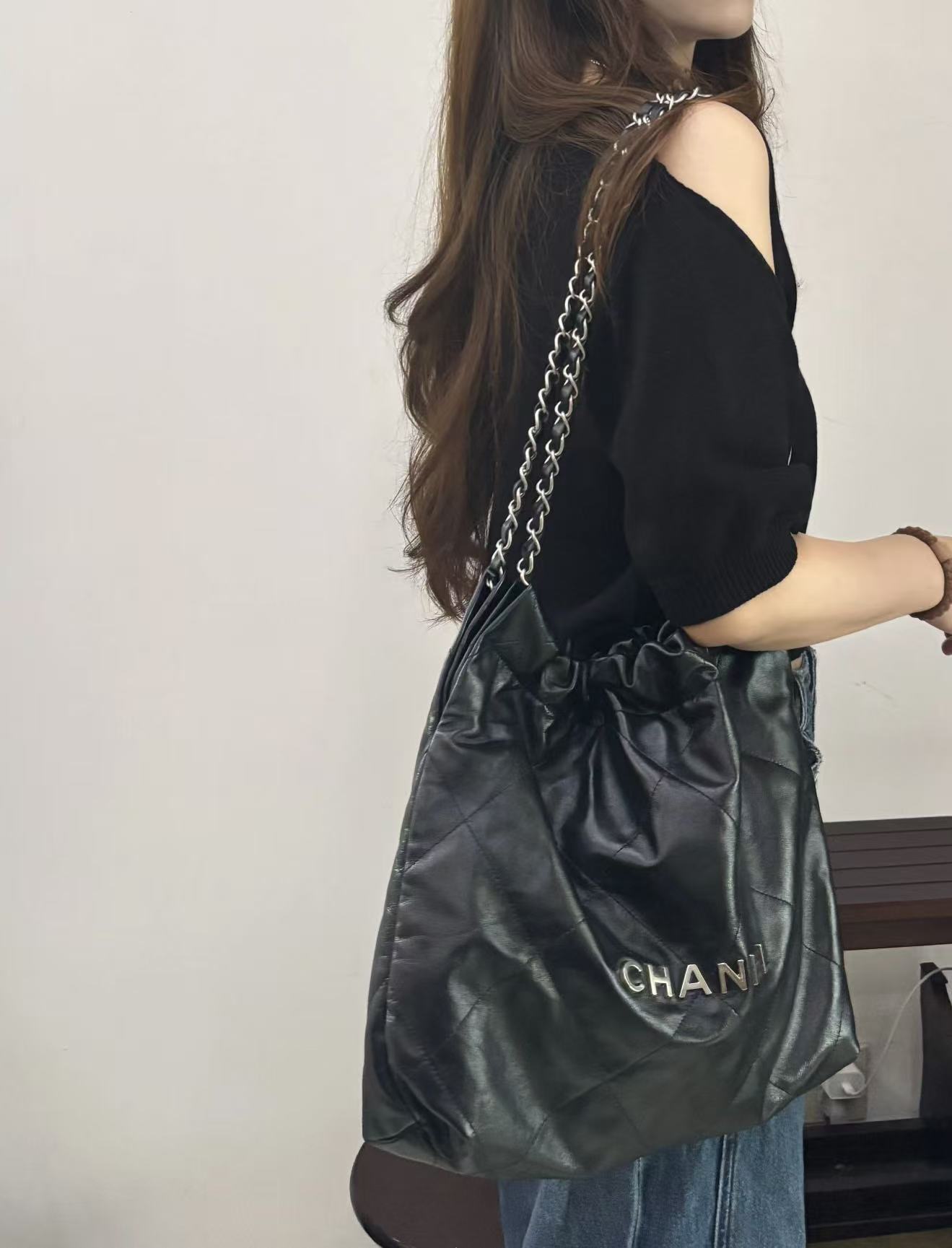 95新 Chanel/香奈儿 展会外场！黑银中号22bag包