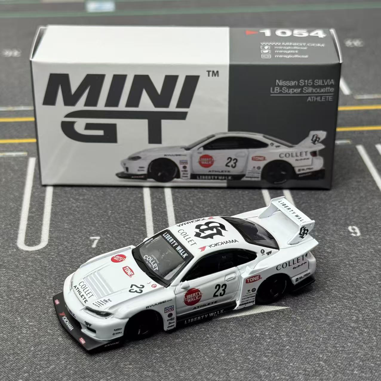 现货 MINI GT 1:64 #1054 Nissan S15 SILVIA合金汽车模型