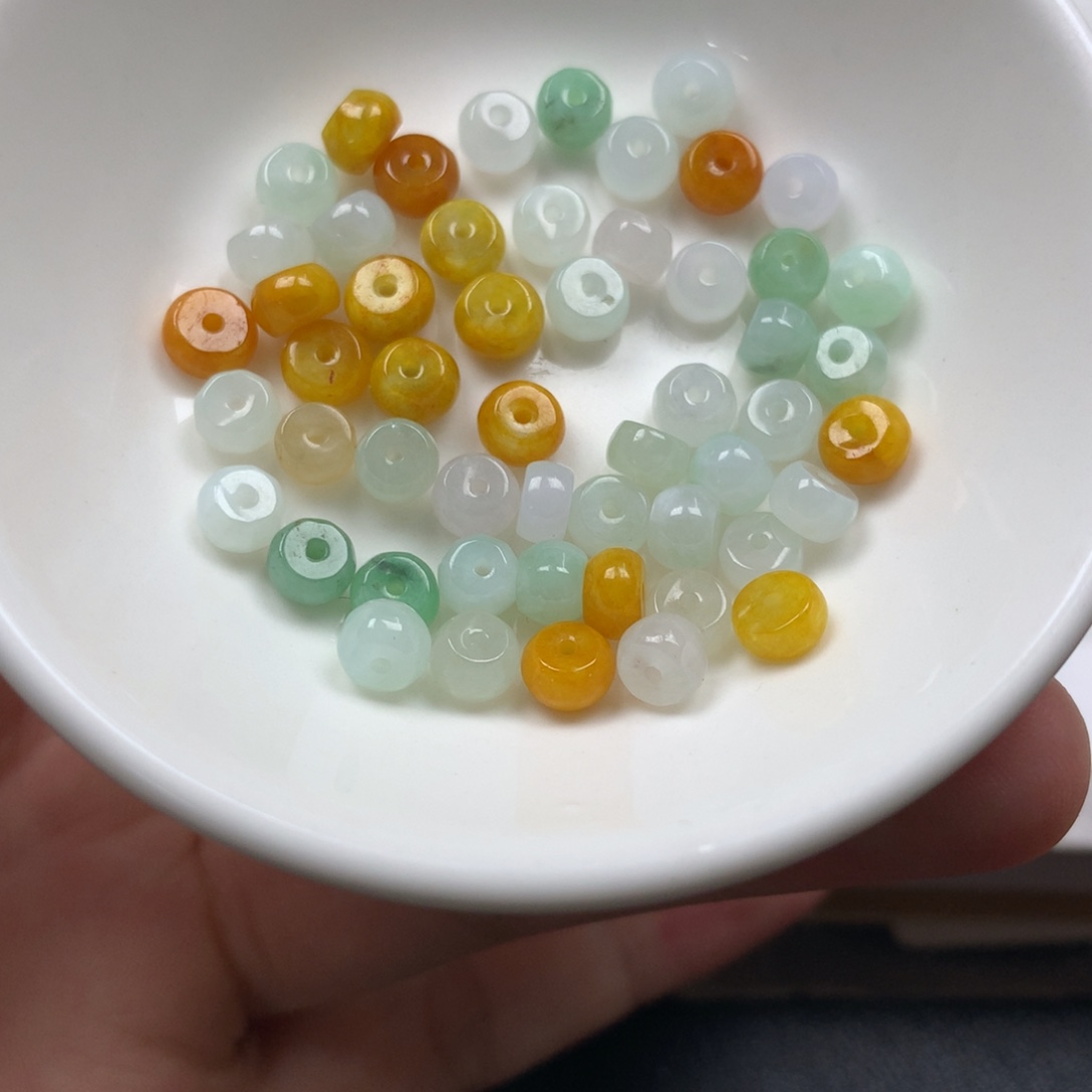 翡翠颈饰未镶嵌卡3✖️5。鼓珠。50颗。单圈。