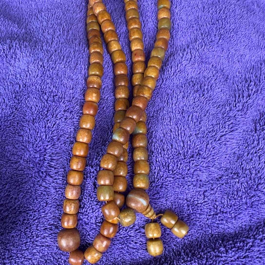 透闪石质玉颈饰未镶嵌¥****¥