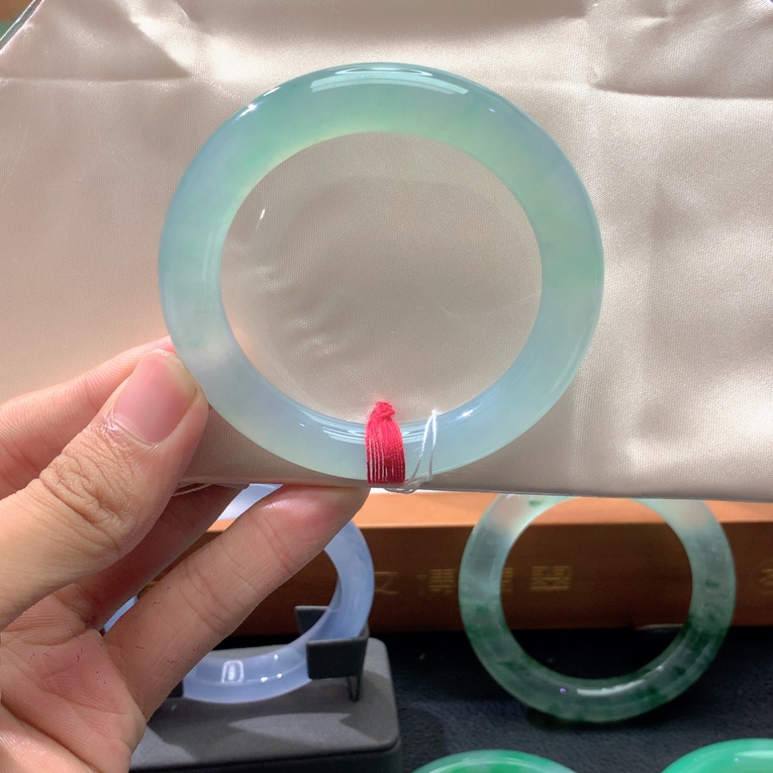 翡翠未镶嵌手镯圆条