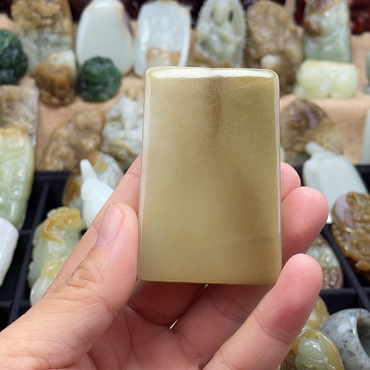 颈饰未镶嵌和田玉（糖玉）