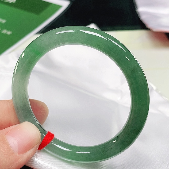 翡翠手镯未镶嵌翡翠手镯未镶嵌