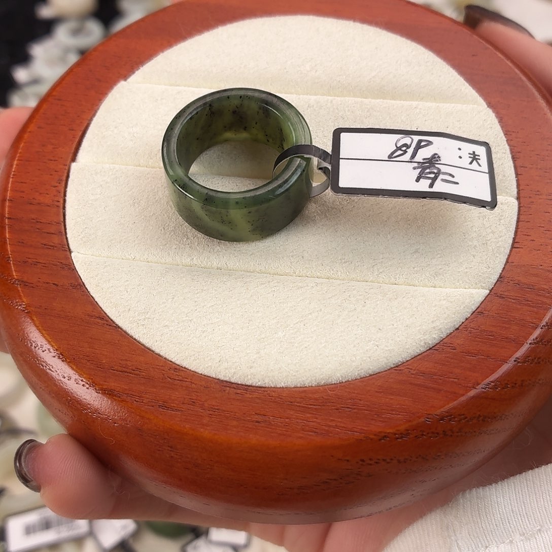 和田玉（糖玉）未镶嵌戒指Q55菠菜绿点墨圆切内径17.4