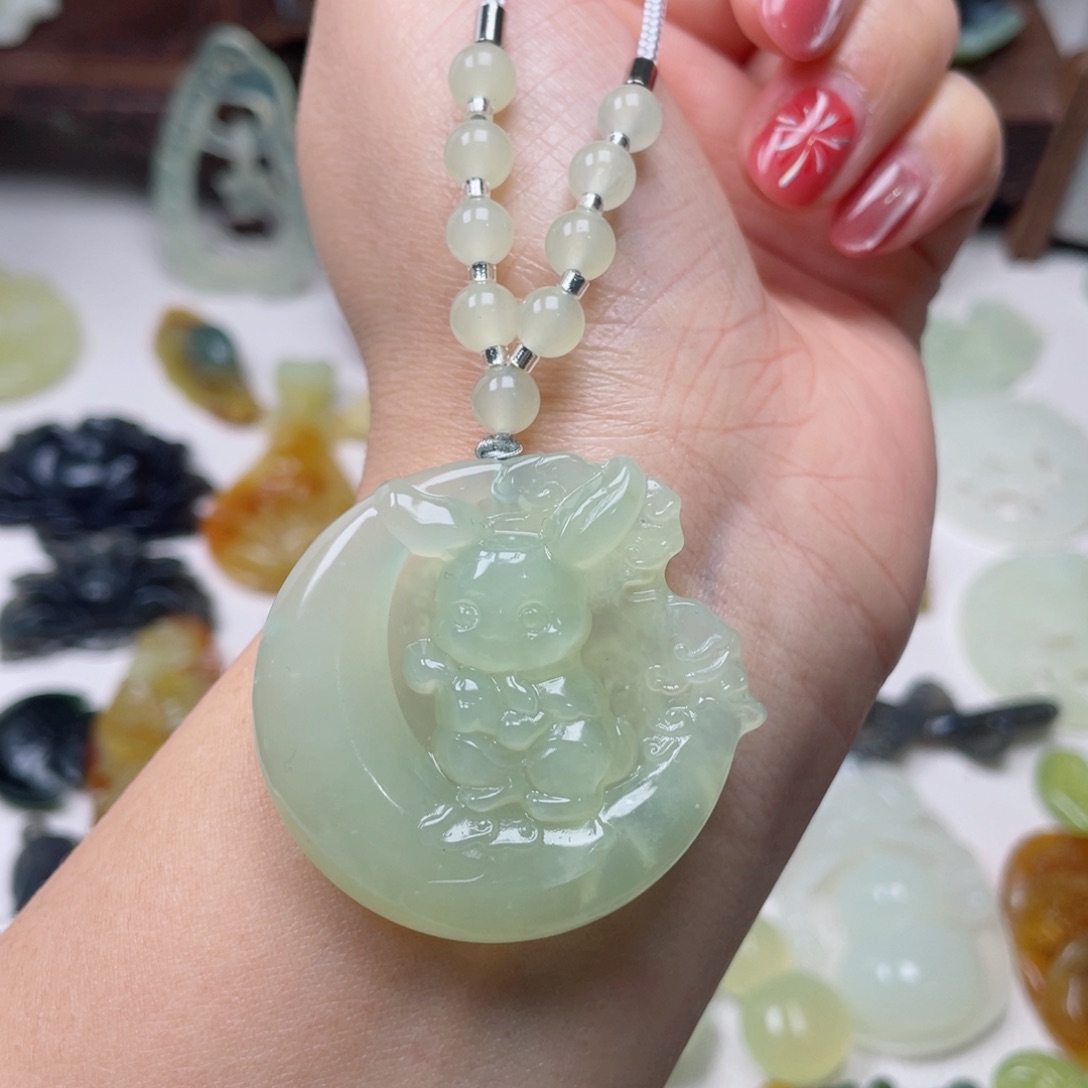 蛇纹石玉颈饰未镶嵌