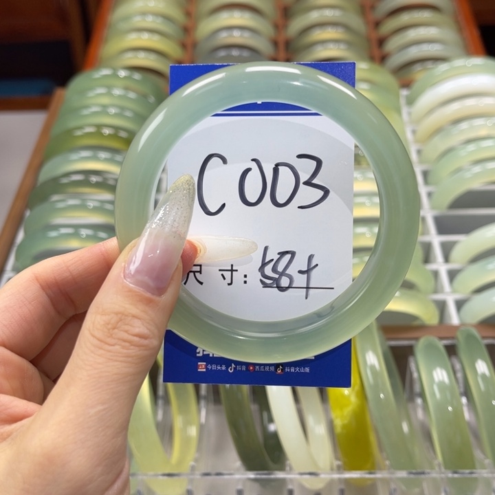 岫玉手镯未镶嵌?**?手镯