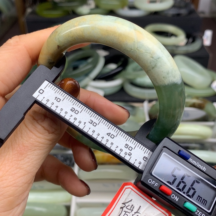 蛇纹石玉未镶嵌手镯575