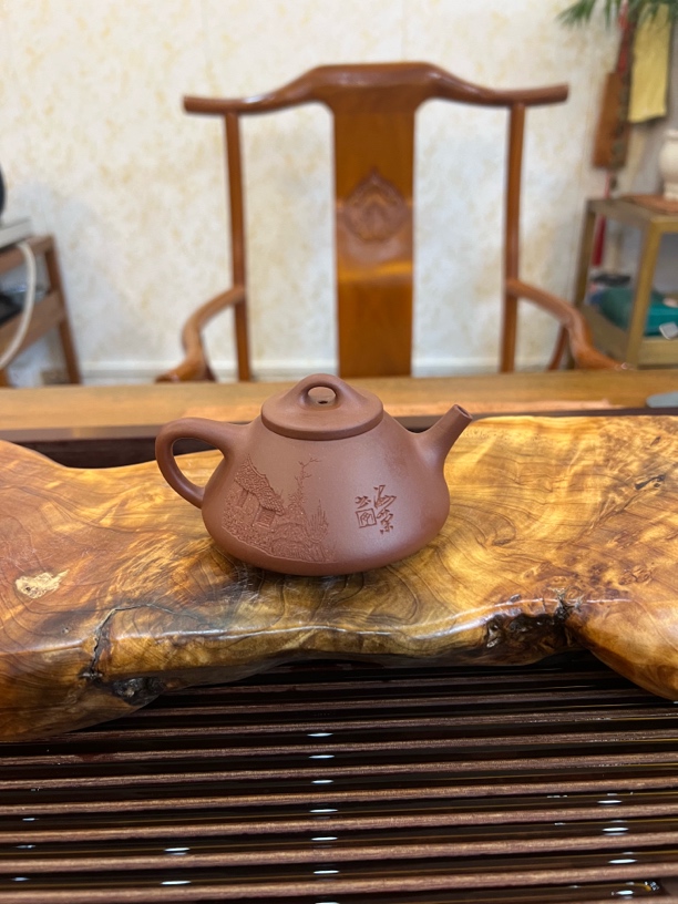 宜兴紫砂手工壶 原矿底槽清 子冶石瓢 浮雕精刻小桥流水人家 