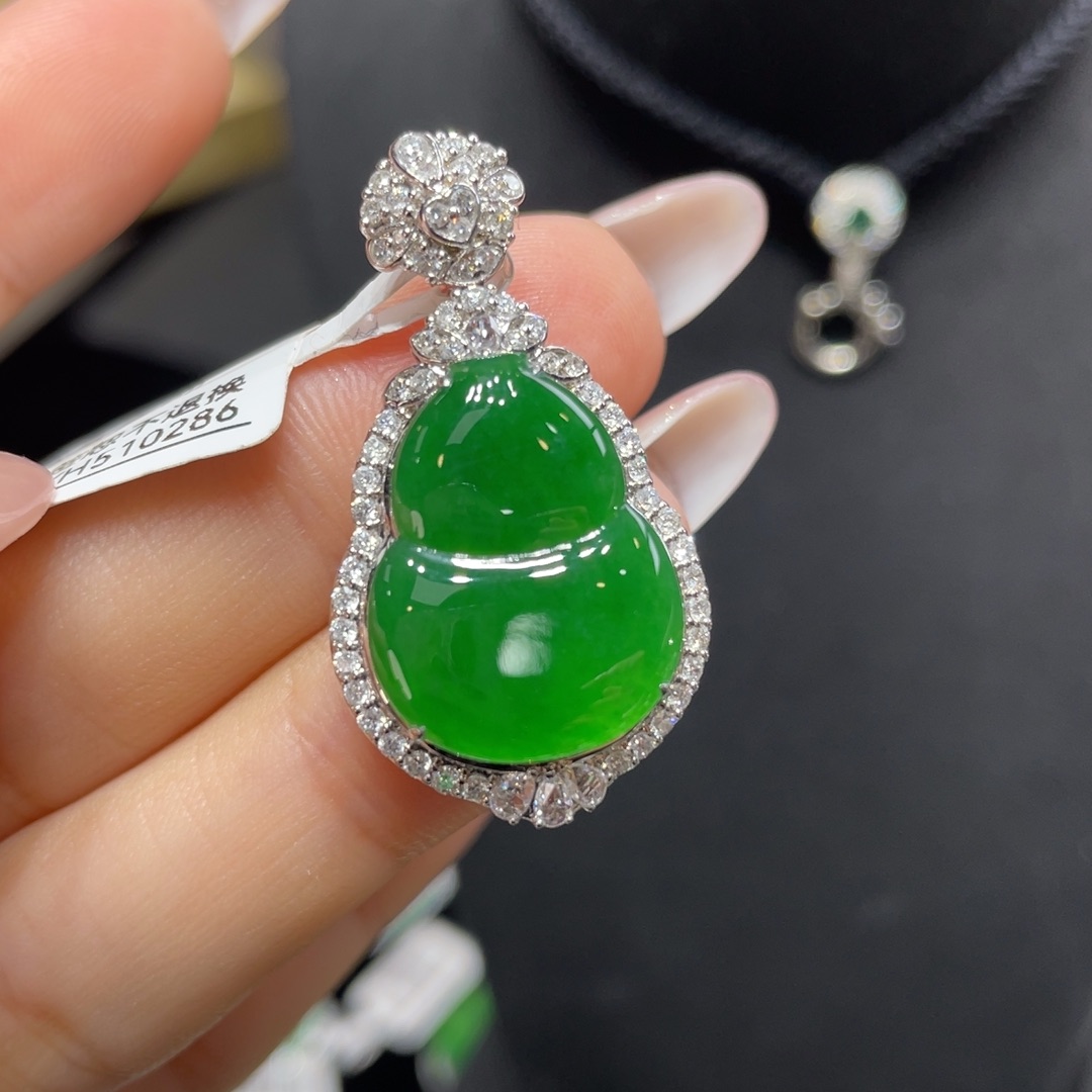 翡翠颈饰18K金镶嵌天然缅甸翡翠a货