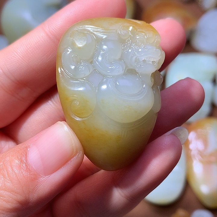 原***点和田玉未镶嵌颈饰