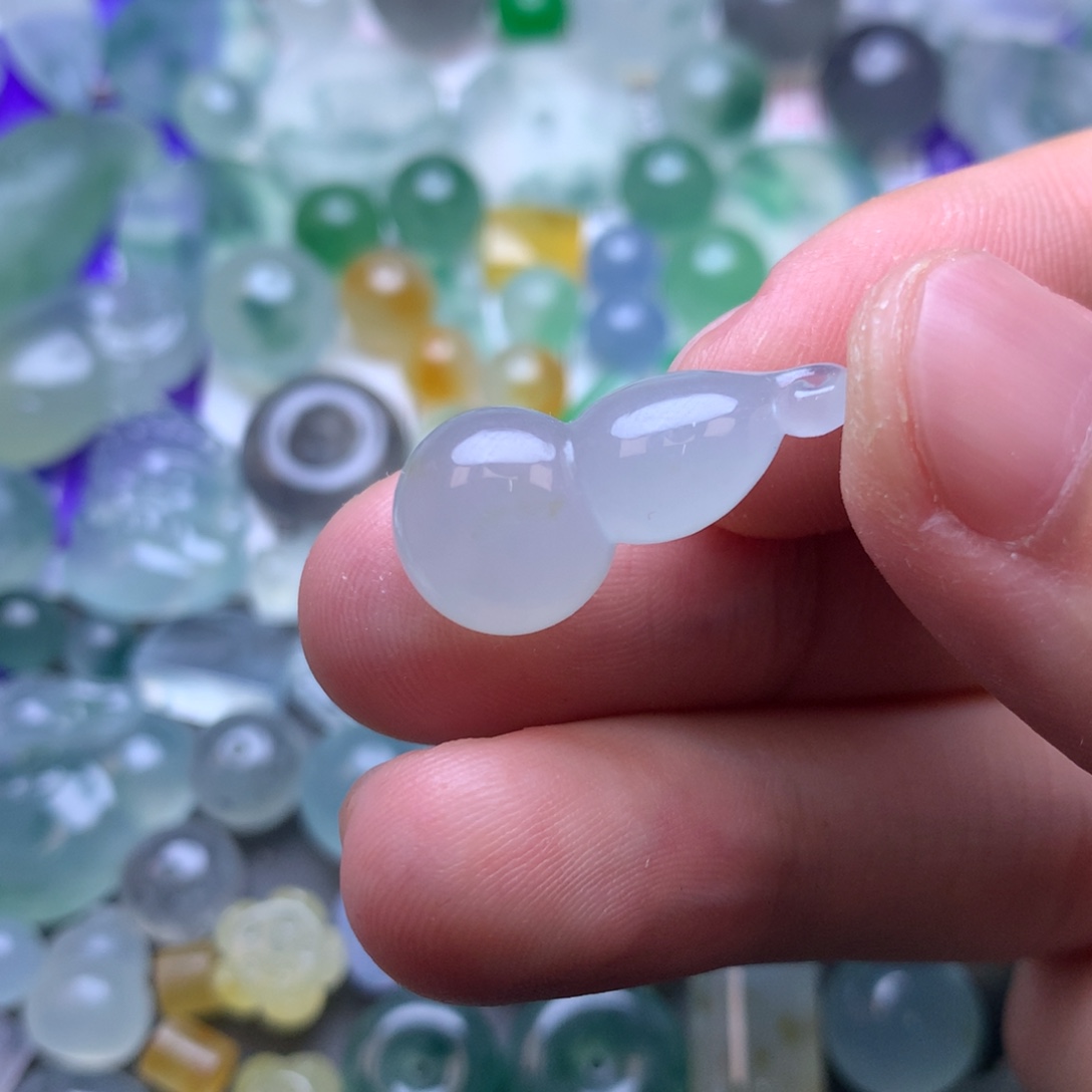 定制翡翠未镶嵌挂件